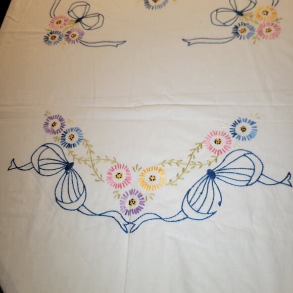 Vintage Handmade Bedspread Embroidered Flowers 72x80 Fringe Edges Floral Retro - Picture 6 of 14